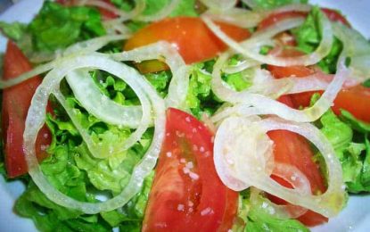 Los beneficios de la ensaladas de cebolla y tomate que aun desconocias